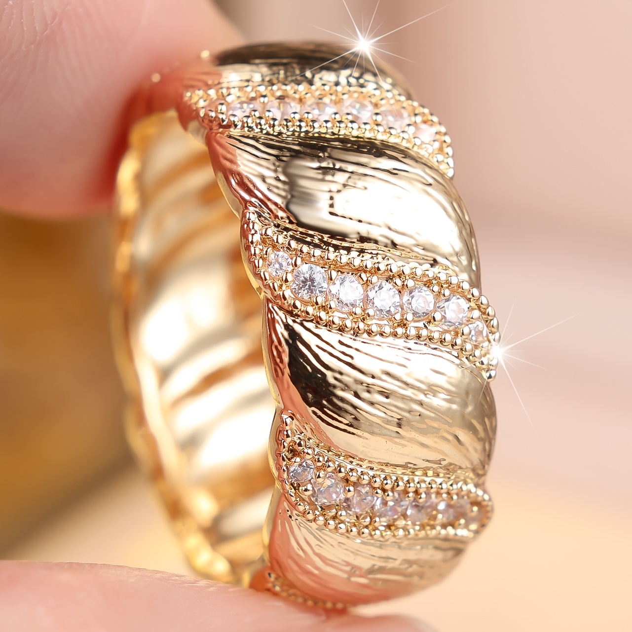 Women's Elegant Round White Zirconia Inlay Ring
